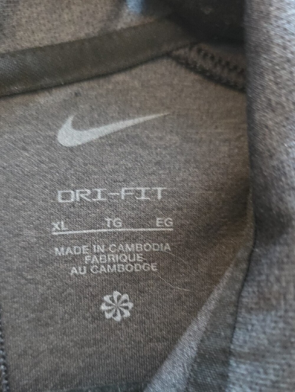 Nike Men’s Charcoal Gray Polo with White Swoosh - Picture 3 of 4